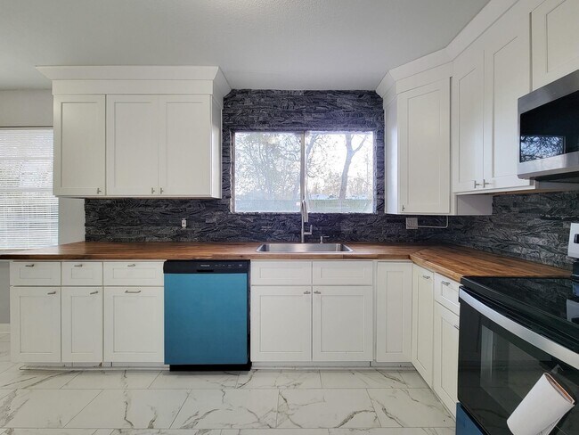 Photo - 2024 Stones throw Dr