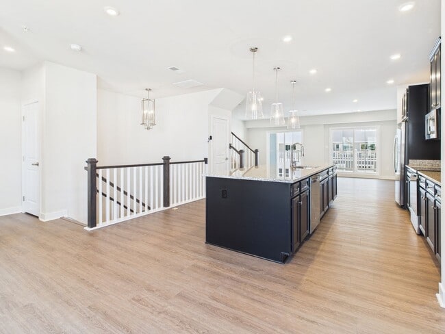 Photo - 2802 Calgary Ln