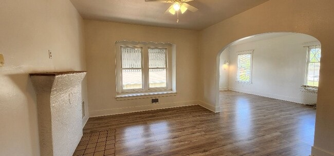 Photo - Large Sunny 4 Bedroom 3 Bath Country Style...