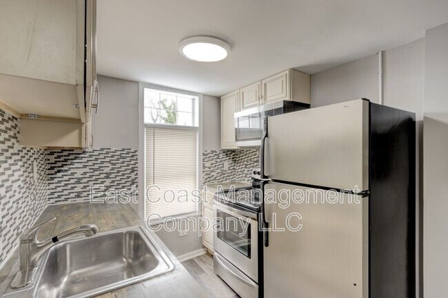 Photo - 2425 Barclay St Unit 3FL