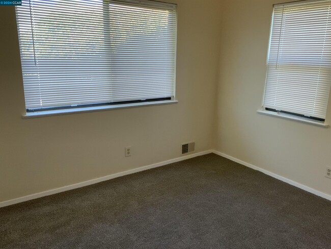 Building Photo - 1311 Curtis St Rental