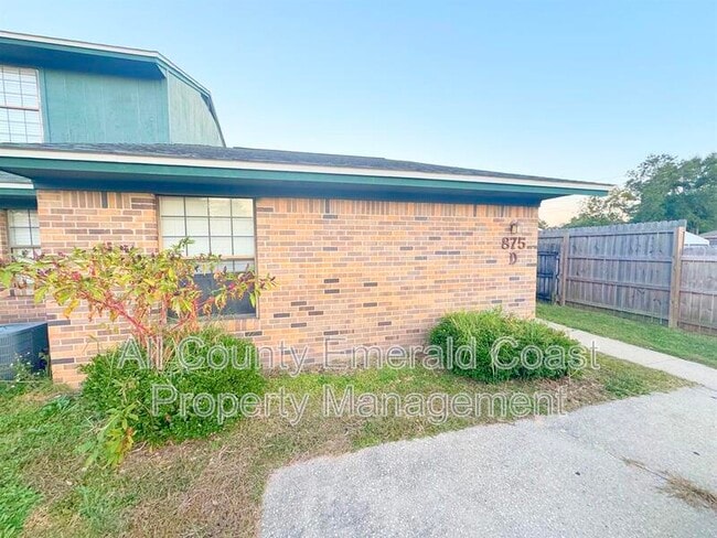 Building Photo - 875 Fairview Dr