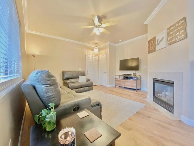 Building Photo - 6945 Ash Creek Heights Unit 101 Rental