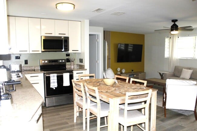 Building Photo - 5893 Williamson Rd