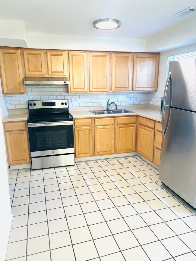 Photo - 920 N Benton Ave Unidad 918