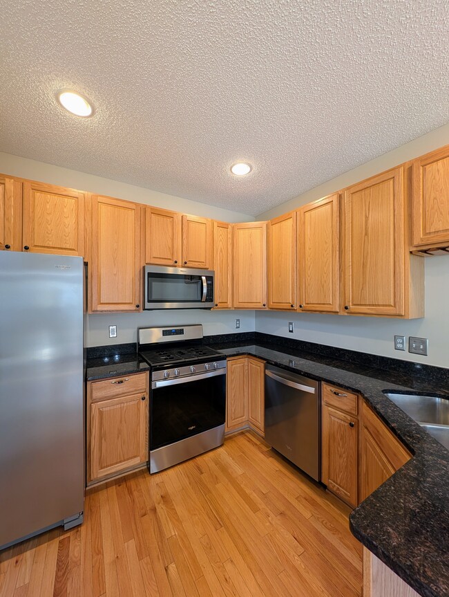 Photo - 594 Sutherland Dr