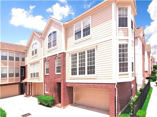 Building Photo - 1428 W Webster St