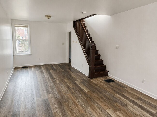 Photo - 302 Porter St
