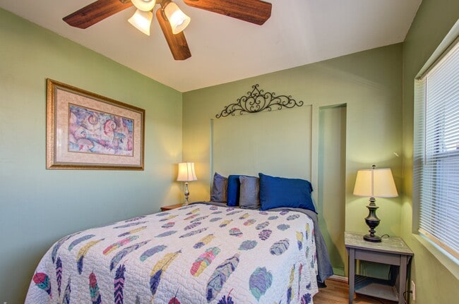 Photo - 326 N 12th St