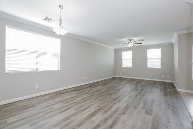 Photo - 724 Beechwheat Way