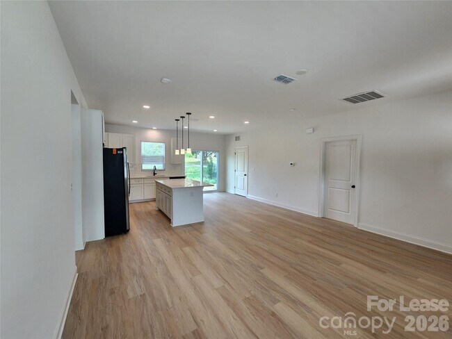 Photo - 1021 Jerome St