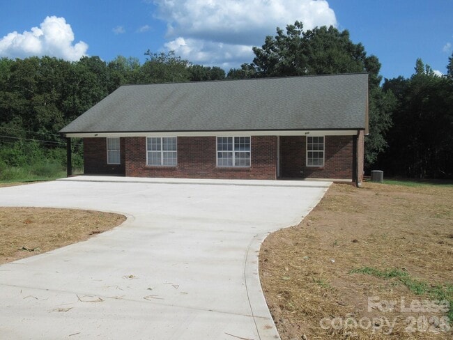 Photo - 822 Horseshoe Lake Rd