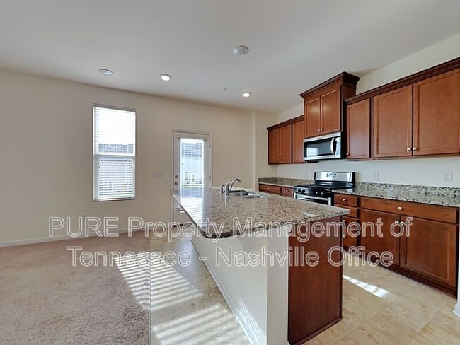 Photo - 819 Kennear Ln