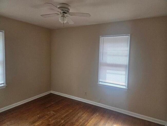 Photo - 679 Woodruff Pl E Dr