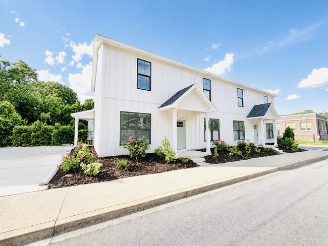2035 Rosewood Dr