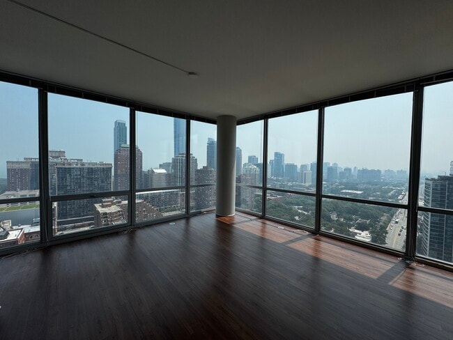 Building Photo - 732 S Clark St Rental