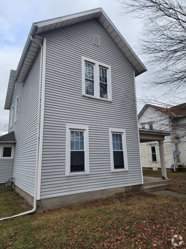 Building Photo - 202 W Locust St Rental