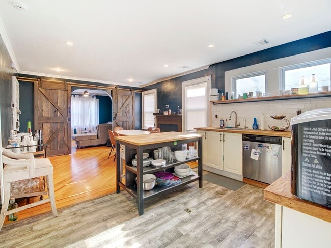 Photo - 97 La France Ave Unit 4