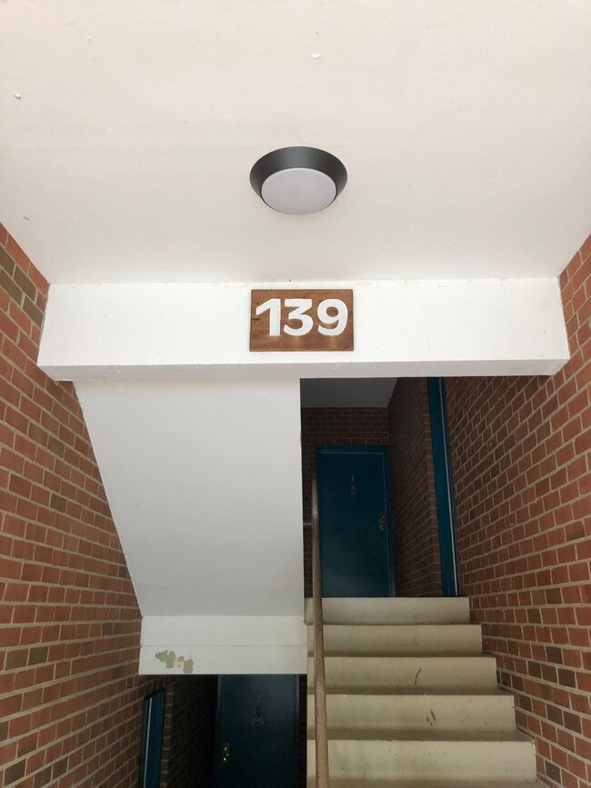 Building Photo - Great 1BR/1BA Condo in Turtle Creek Unit 4