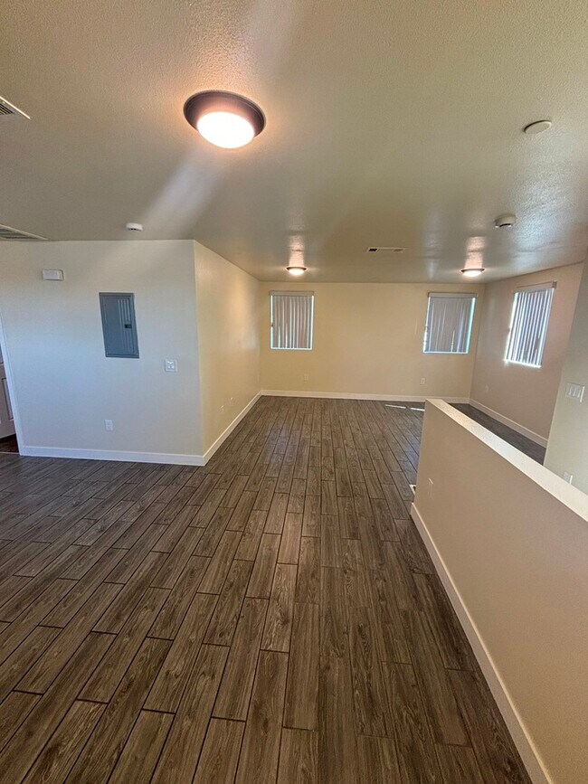 Photo - 407 E 70th St