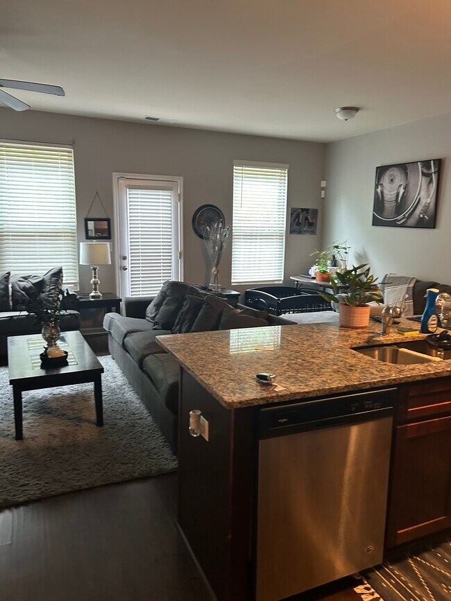 Common Area - 5914 Cassie Dr