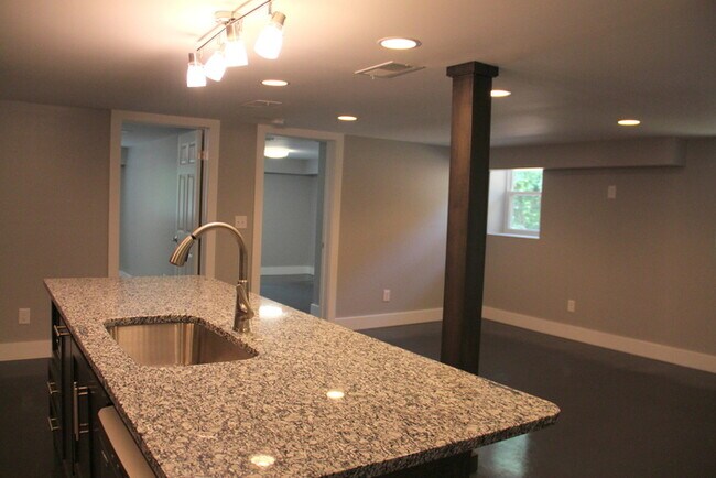 Photo - 2 Bed / 1 Bath Near Crieve Hall - McMurray...