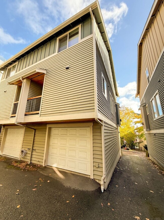 Photo - 3bd/2.5ba Seattle Townhome