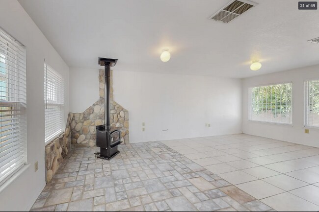 Photo - 1305 Paisano St NE