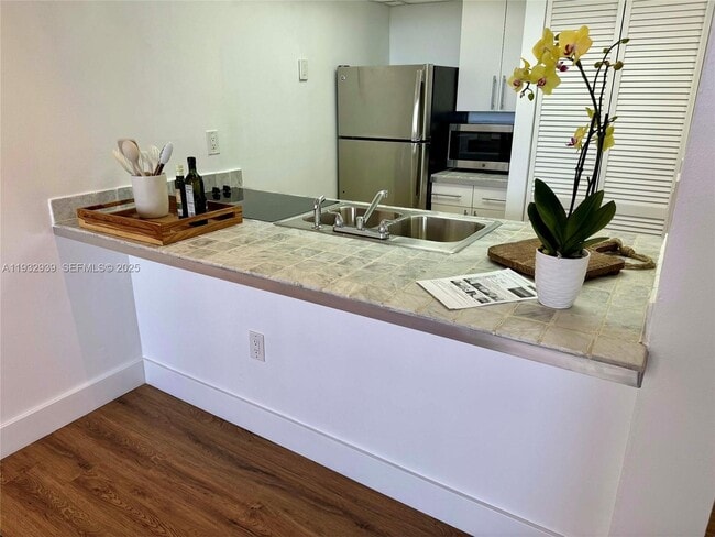 Photo - 540 Brickell Key Dr Unidad 826