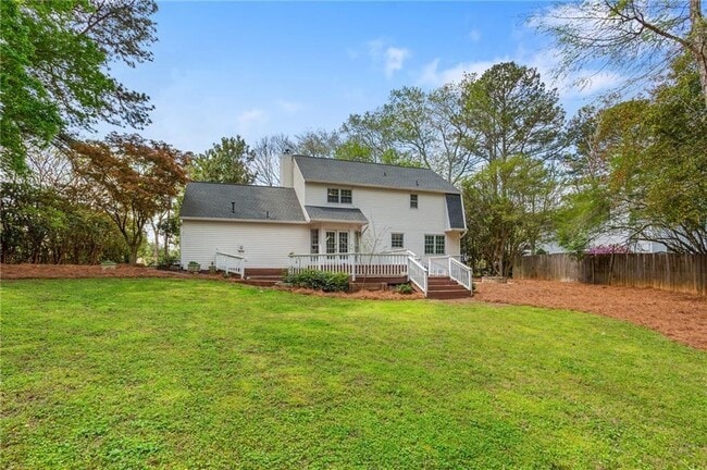 Photo - 632 Holt Rd NE