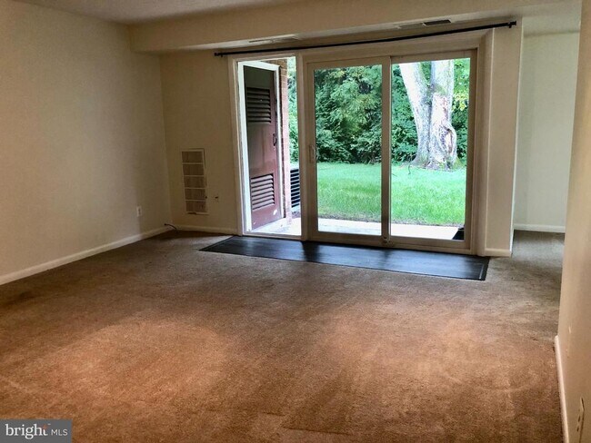 Photo - 3874 Lyndhurst Dr Unit 101