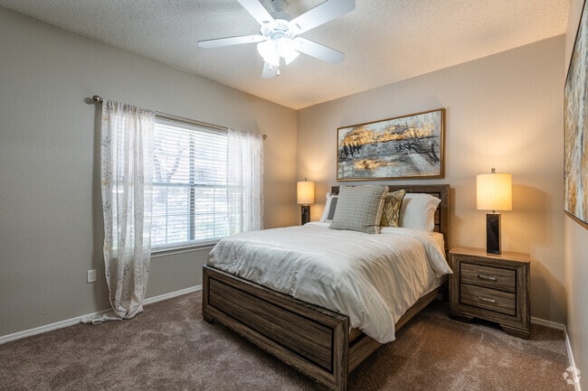 2BR, 2BA - 1,138SF