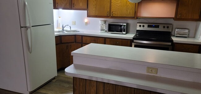 Photo - 609 1/2 W. Burney St