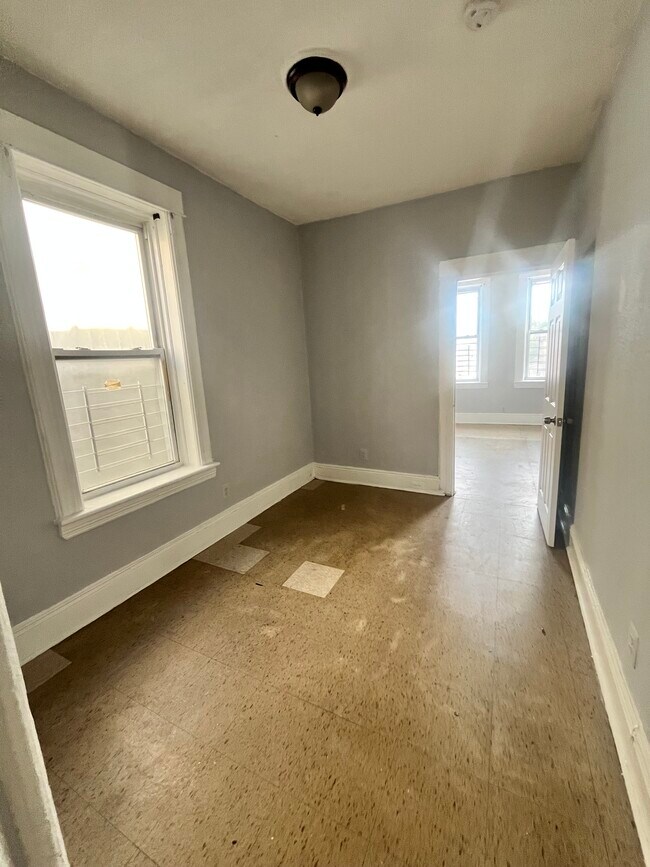 43 Grant Ave 3R - 40 Grant Ave Unit 3R