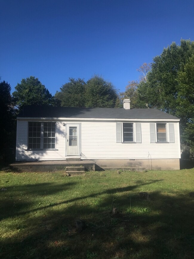 2 Bed, 1 Bath Available for Rent - 2 Bed, 1 Bath Available for Rent House