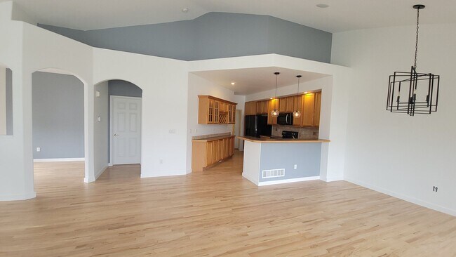 Photo - Beautiful Single Story Townhouse with Den ...