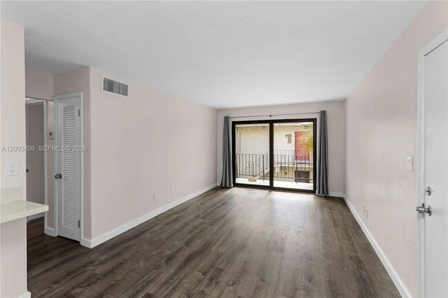 Photo - 8701 SW 141st St Unidad L8