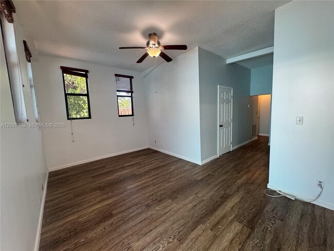 Building Photo - 823 NE 19th Ave Unit 1-3