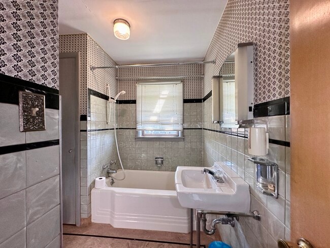 Photo - 1413 Laurel Pl