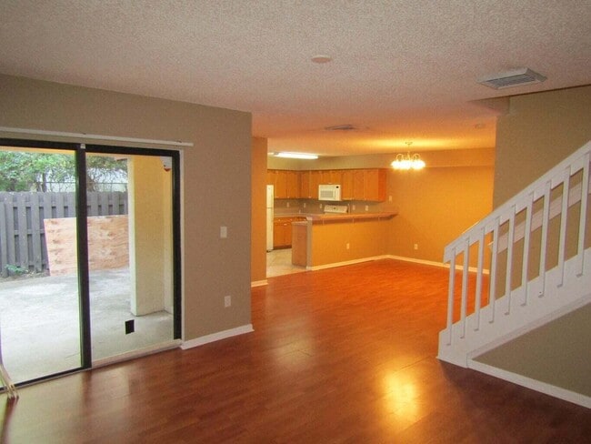 Photo - 2212 White Pine Cir