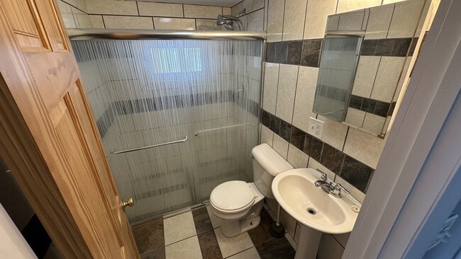 Photo - 2692 Union St