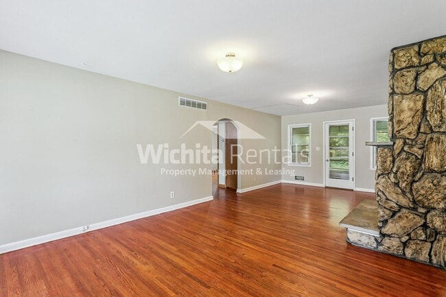 Photo - 3412 W 9th St N
