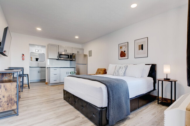 Building Photo - Sunrise Suites Rental