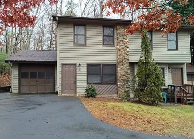 Building Photo - ***Coming Soon*** Arden Duplex Rental