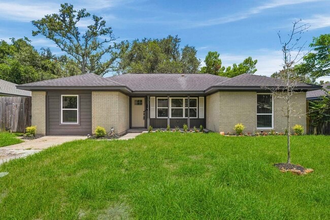 Building Photo - 913 Meadowlane St