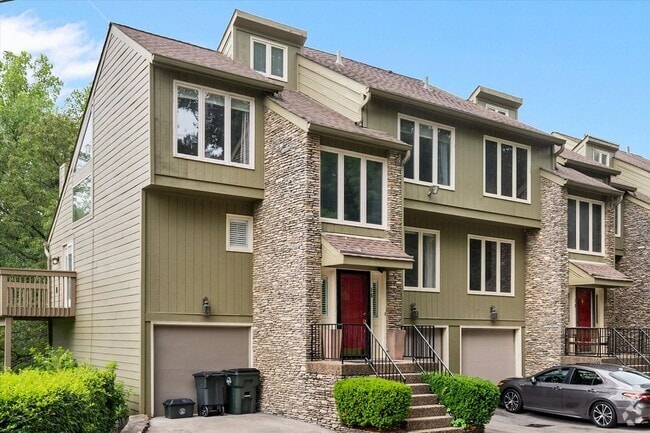 Building Photo - TownHouse In Prospect !