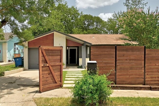 Building Photo - 6609 Branchwood Dr