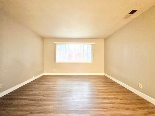 Photo - Beautiful 3 bedroom 2 bathroom Sacramento !