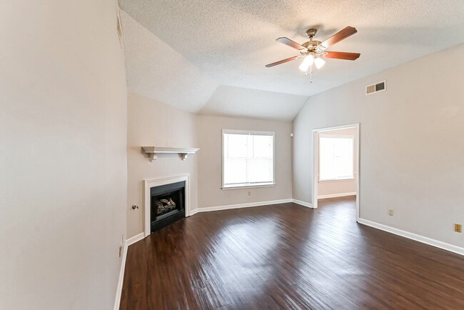 Photo - 5929 White Ridge Cir E