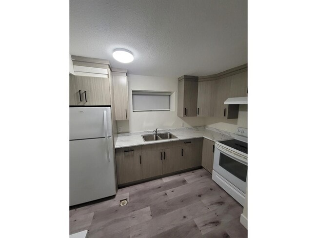 Photo - 3010 Cassiar Ave